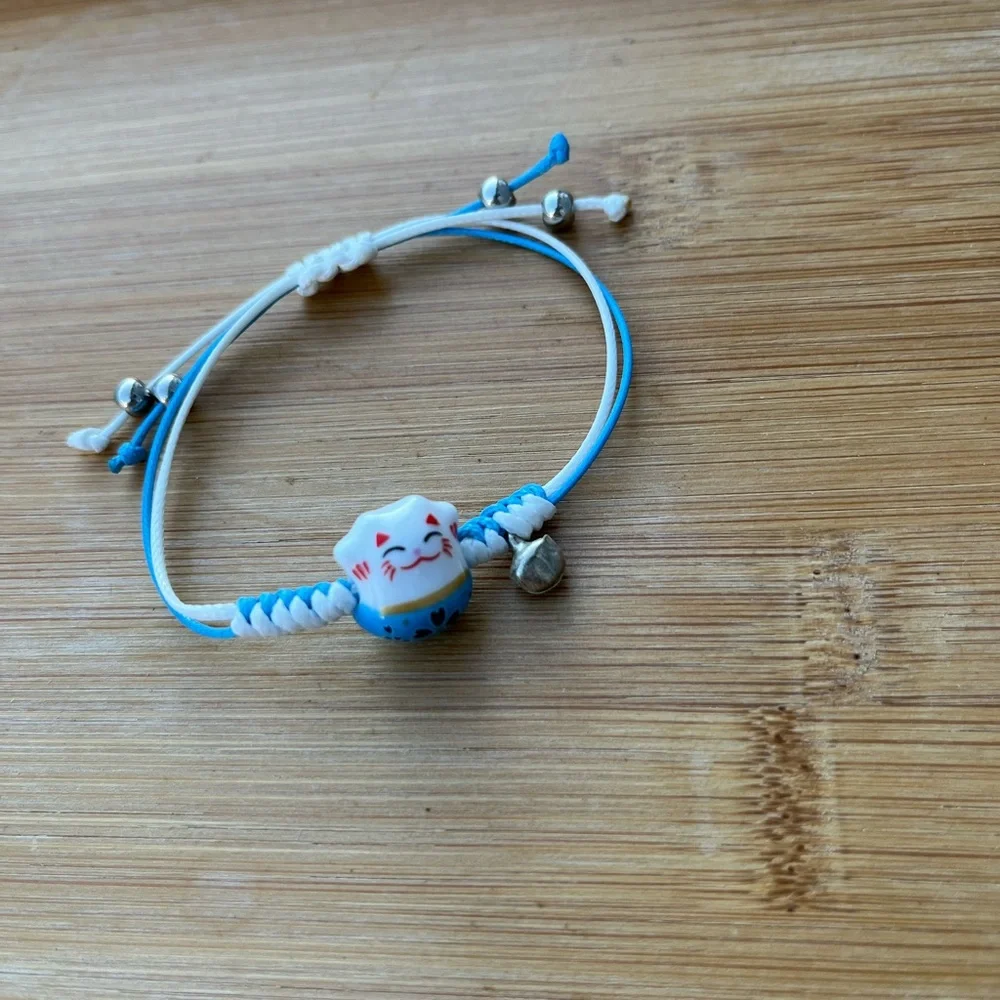 Lucky Cat Maneki Neko Charm Light Blue and White Handmade Bracelet - Picture 6 of 8